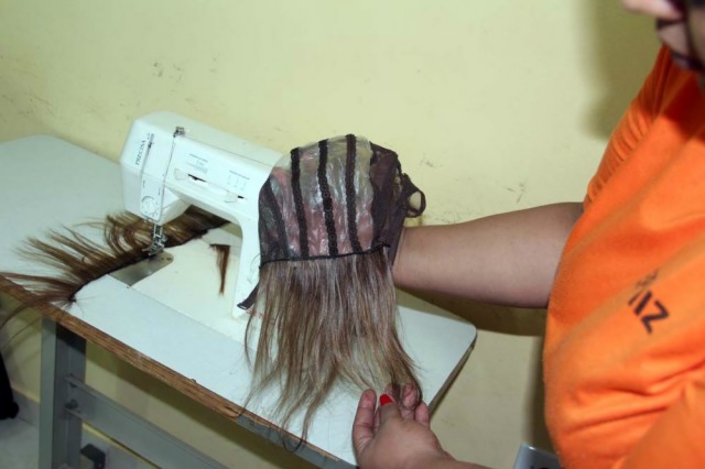 Presídio feminino da Capital inicia confecção de perucas para serem doadas a pessoas com câncer