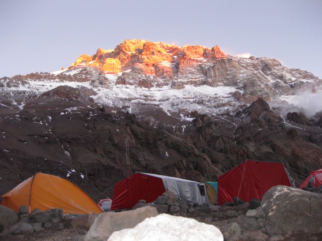 Aventureiro relata escalada na montanha mais alto das Américas