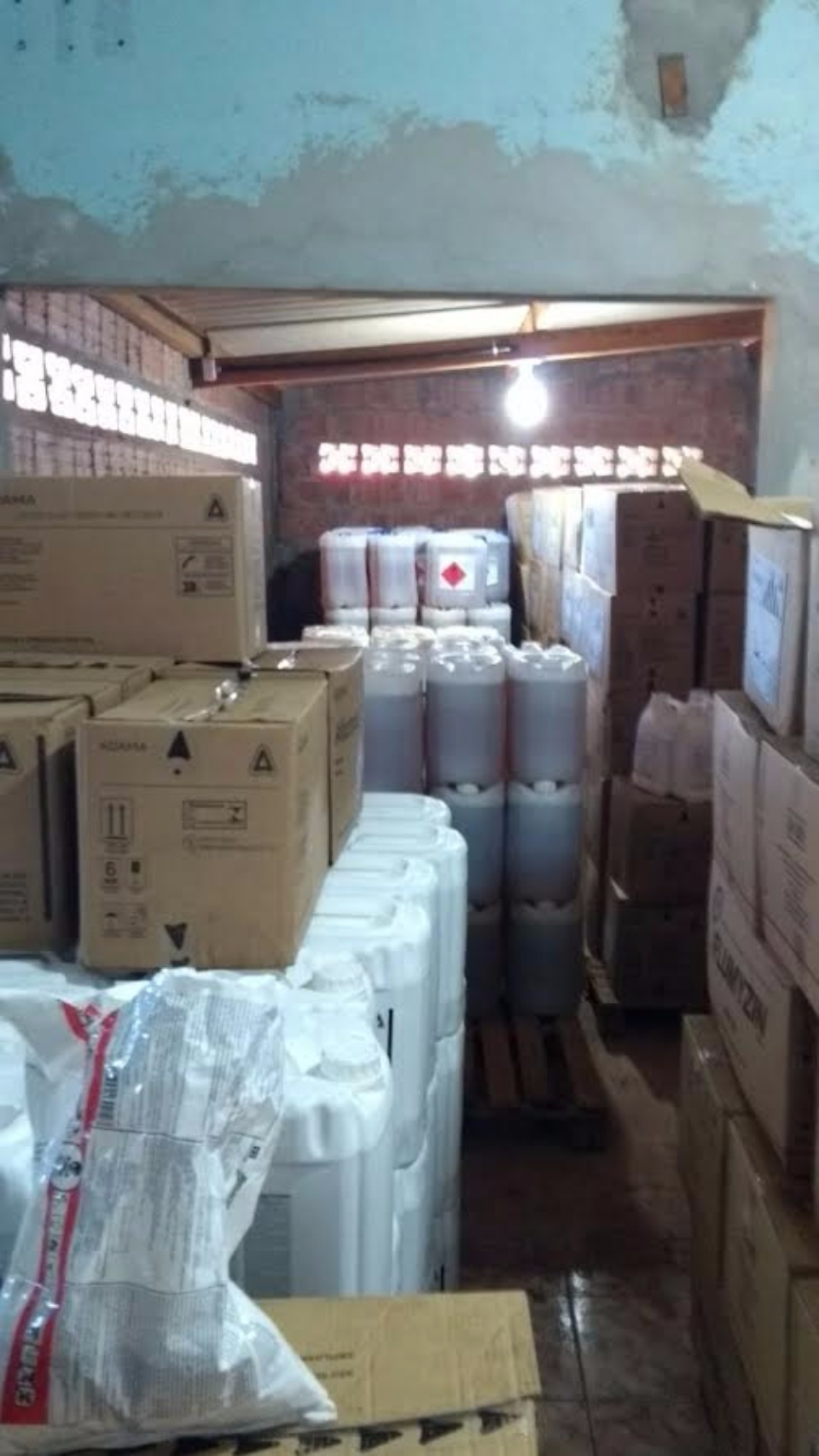 PMA autua dono de oficina em R$ 50 mil por armazenamento de 9 mil litros e 500 kg de agrotóxicos ilegalmente