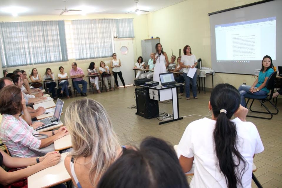 Saúde Bucal realiza palestras para profissionais da rede pública