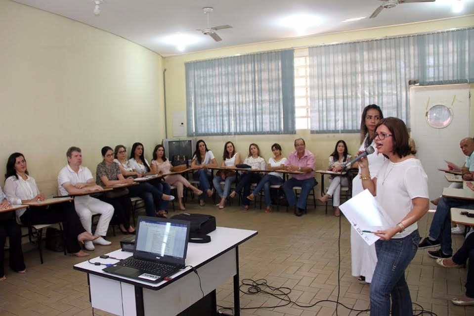 Saúde Bucal realiza palestras para profissionais da rede pública
