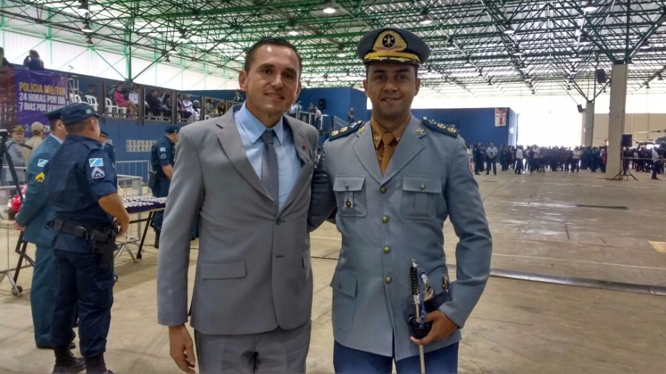 Comandante do 5°Grupamento de Bombeiros Militares em Três Lagoas recebem homenagem da Polícia Militar