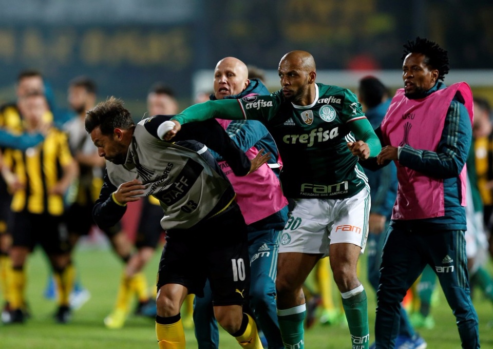 Palmeiras se transforma no intervalo e vira jogo histórico no Uruguai
