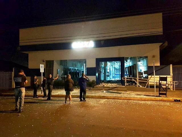Em Paranaíba, quadrilha troca tiro com PM durante assalto a banco