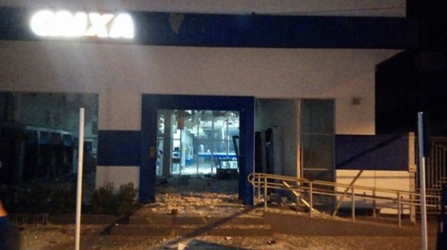 Em Paranaíba, quadrilha troca tiro com PM durante assalto a banco