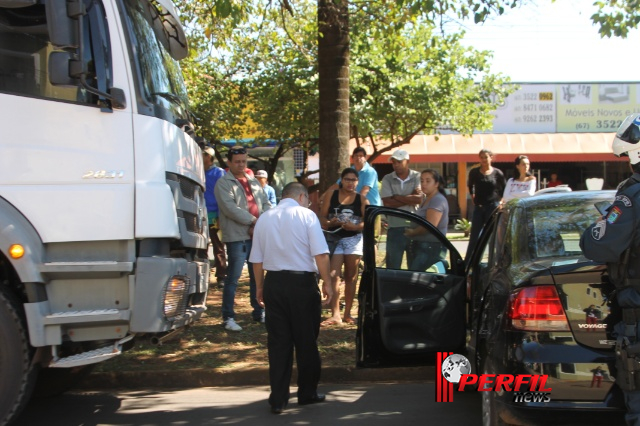 Professora é arrastada por caminhão em avenida de Três Lagoas