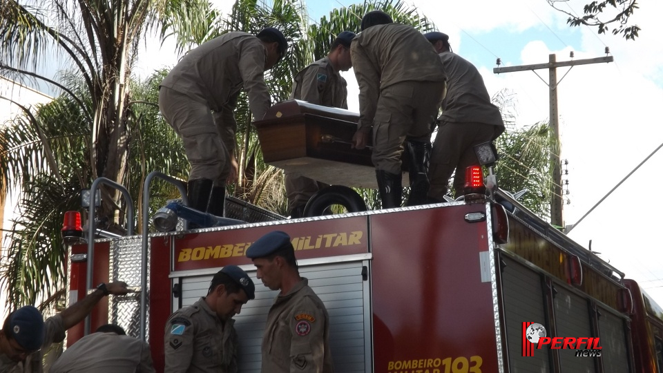 Homenagem e comoção marcam enterro de bombeiro e sogra em Três Lagoas