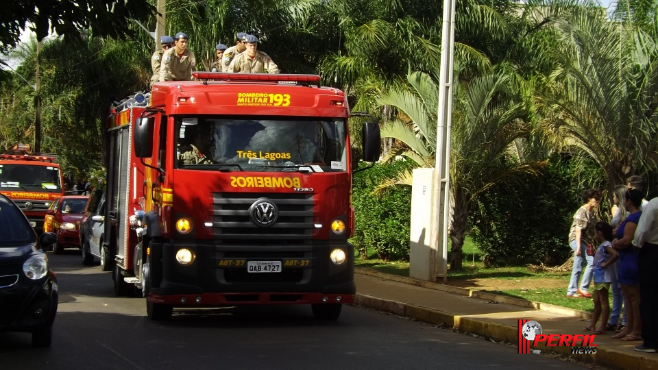 Homenagem e comoção marcam enterro de bombeiro e sogra em Três Lagoas