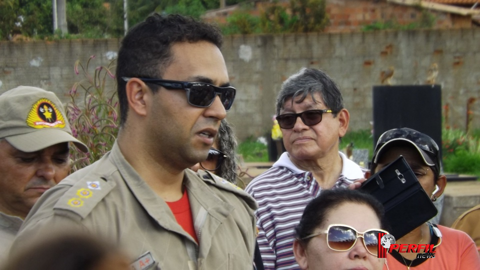 Homenagem e comoção marcam enterro de bombeiro e sogra em Três Lagoas