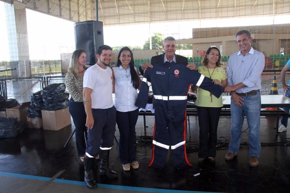Prefeitura de Três Lagoas entrega novos uniformes ao SAMU e agentes comunitários de saúde