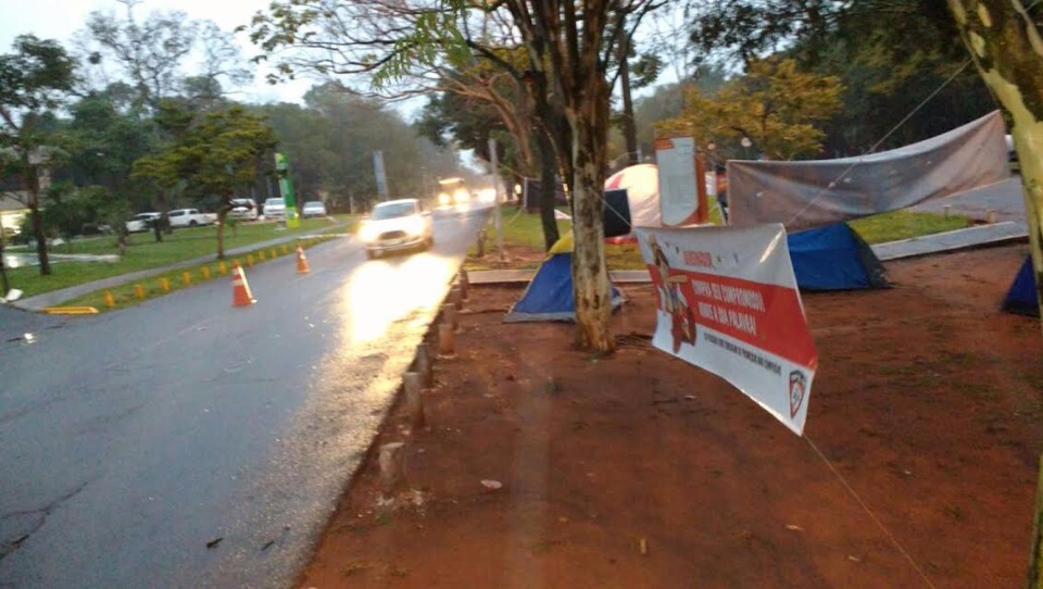 Policiais Civis continuam acampados no prédio do Governo de MS