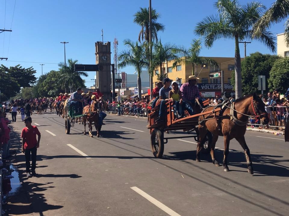 Desfile cívico marca aniversário de 102 anos de Três Lagoas