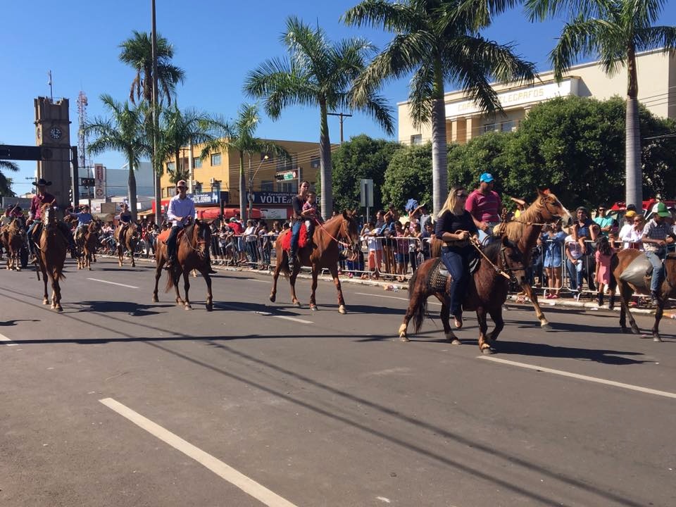 Desfile cívico marca aniversário de 102 anos de Três Lagoas