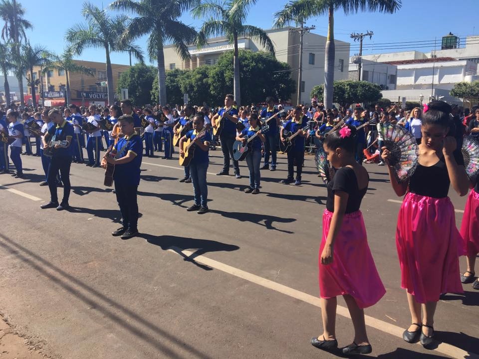 Desfile cívico marca aniversário de 102 anos de Três Lagoas