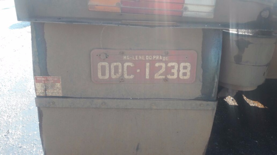 Fogo consume caminhão com placas de Minas Gerais na MS 395