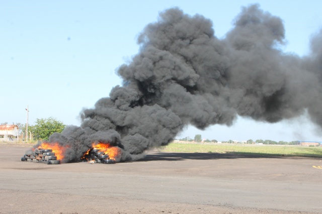 Em Três Lagoas, Bombeiros simulam incêndio em avião com passageiros