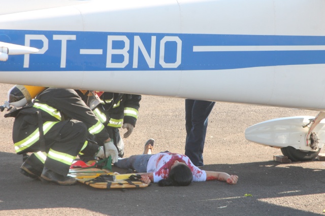 Em Três Lagoas, Bombeiros simulam incêndio em avião com passageiros