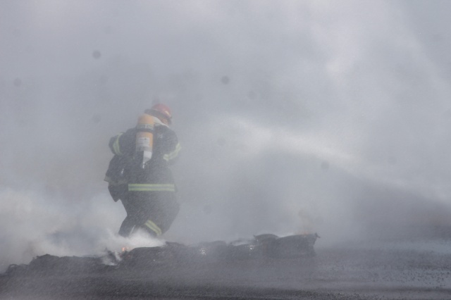 Em Três Lagoas, Bombeiros simulam incêndio em avião com passageiros