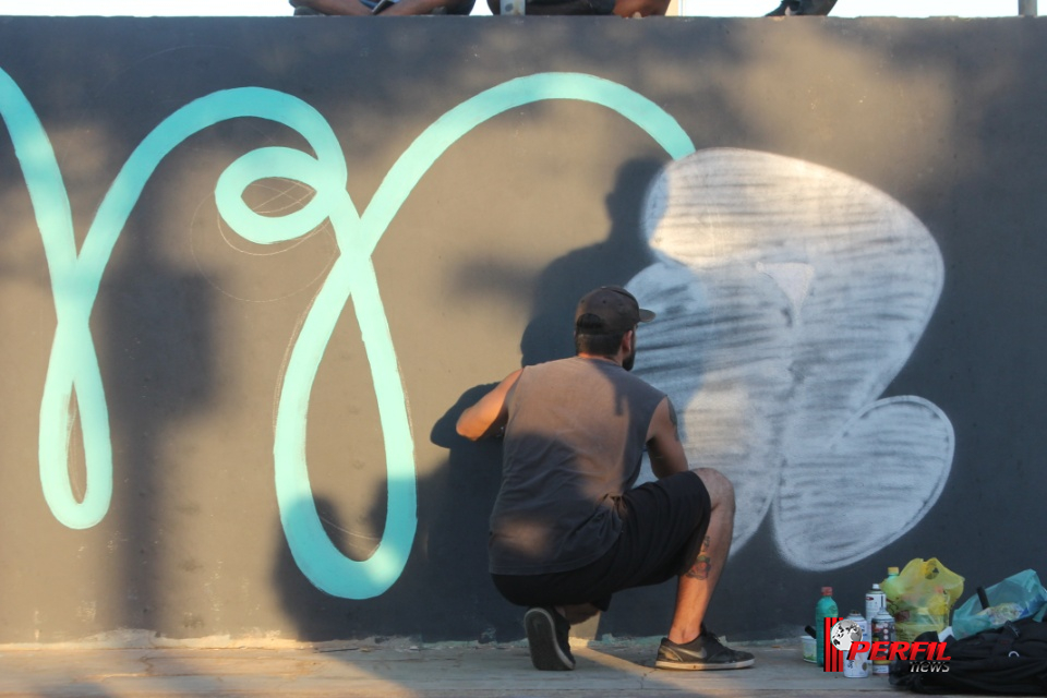 Manifestação cultural na pista de skate marca homenagem ao Cinza MC