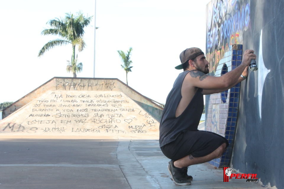 Manifestação cultural na pista de skate marca homenagem ao Cinza MC