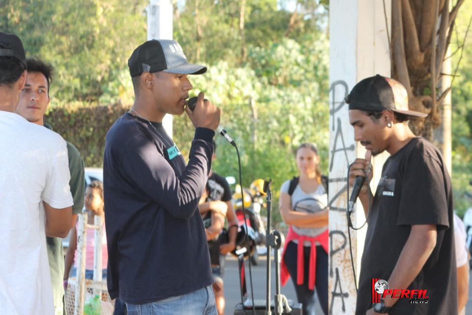 Manifestação cultural na pista de skate marca homenagem ao Cinza MC