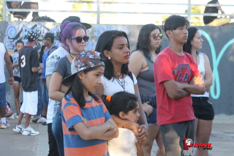 Manifestação cultural na pista de skate marca homenagem ao Cinza MC