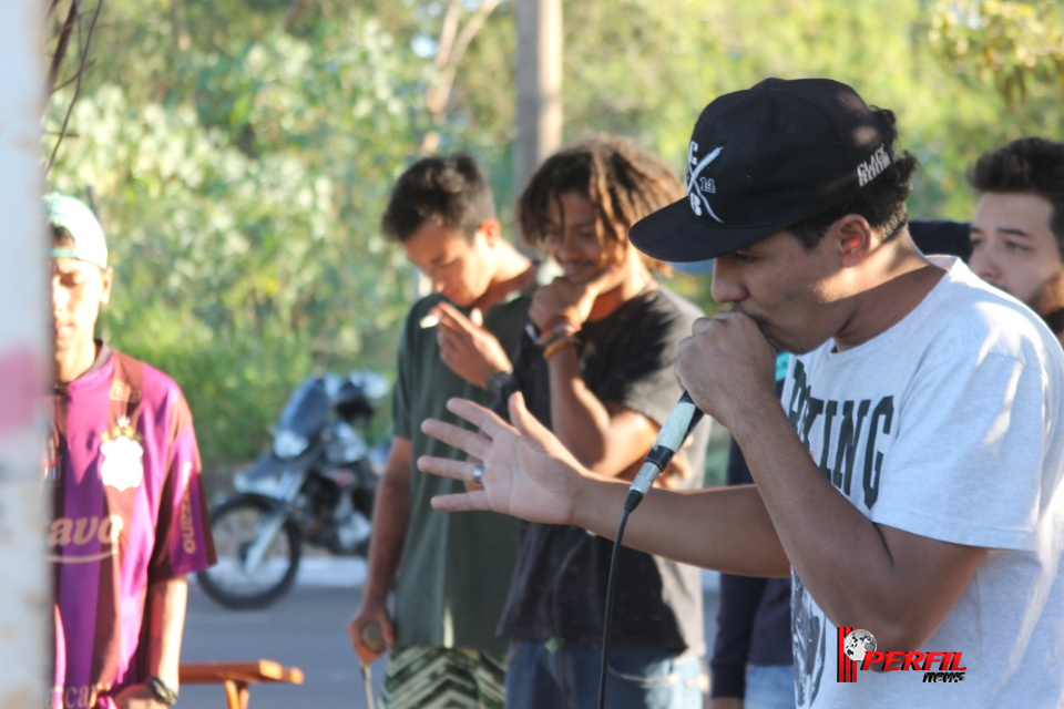 Manifestação cultural na pista de skate marca homenagem ao Cinza MC