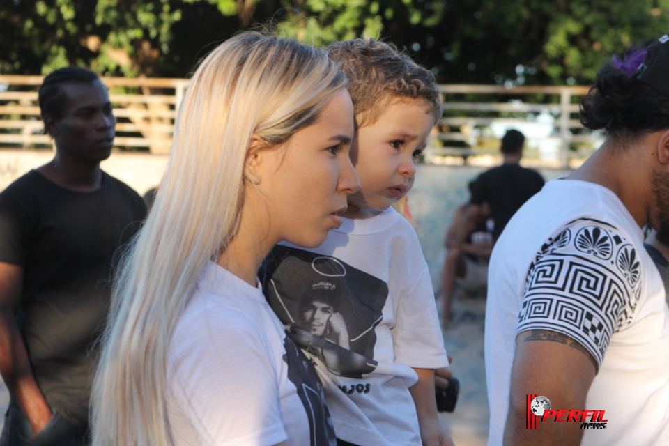 Manifestação cultural na pista de skate marca homenagem ao Cinza MC