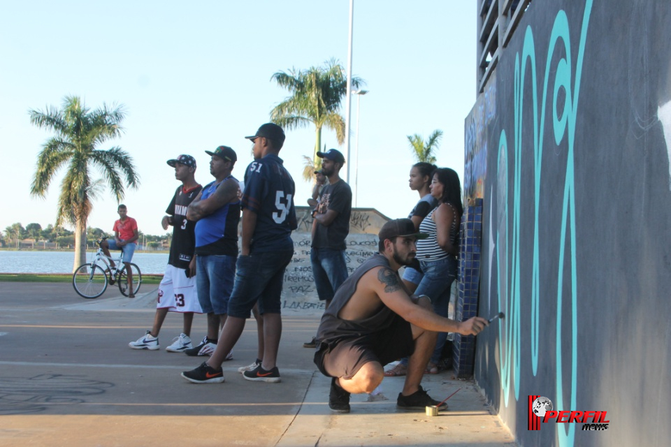 Manifestação cultural na pista de skate marca homenagem ao Cinza MC