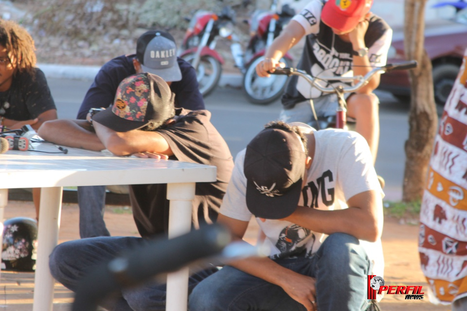 Manifestação cultural na pista de skate marca homenagem ao Cinza MC