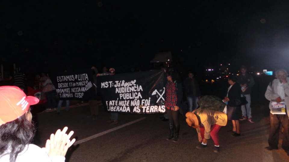 Contra reformas, sindicalistas fecham entrada e saídas de Três Lagoas