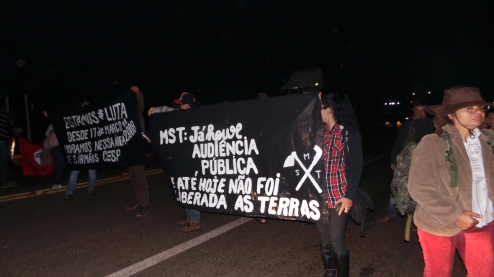 Contra reformas, sindicalistas fecham entrada e saídas de Três Lagoas