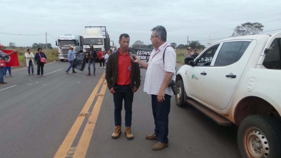 Contra reformas, sindicalistas fecham entrada e saídas de Três Lagoas