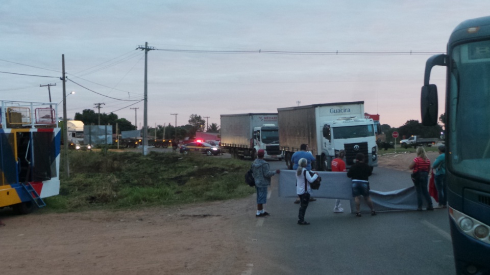 Contra reformas, sindicalistas fecham entrada e saídas de Três Lagoas