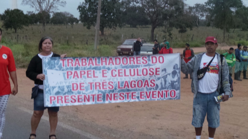 Contra reformas, sindicalistas fecham entrada e saídas de Três Lagoas