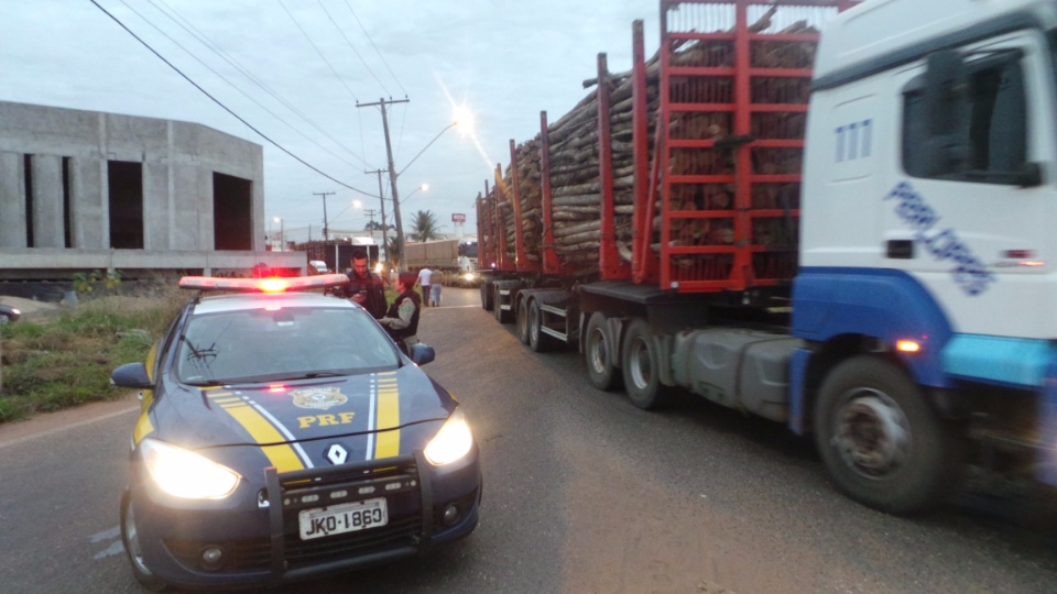 Contra reformas, sindicalistas fecham entrada e saídas de Três Lagoas