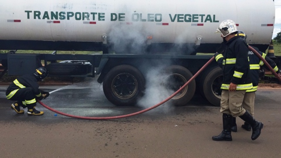 Bombeiros de todo Brasil comemoram seu dia com muitas atividades