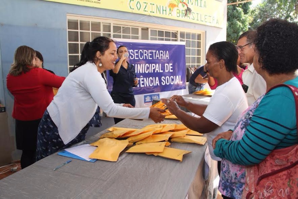 Assistência Social e Saúde de Três Lagoas entregam mais 105 óculos aos beneficiários dos CRAS