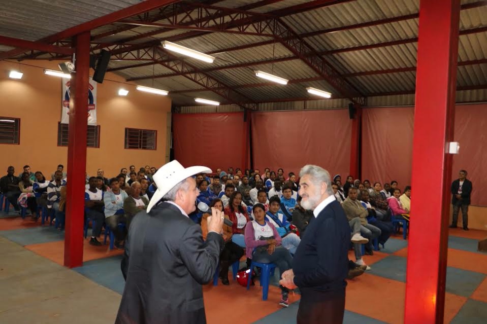 Centro Salesiano inicia cursos e ganha veículo para obras assistenciais