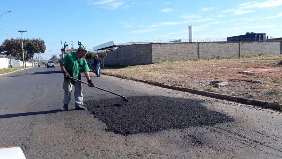 SEINTRA segue com ações de recuperação asfáltica e finaliza ações na Avenida Jary Mercante