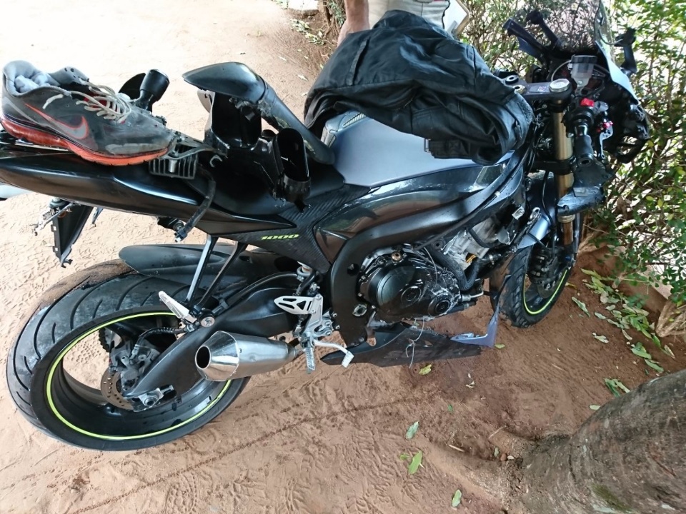 Motociclista colide contra poste na Lagoa Maior