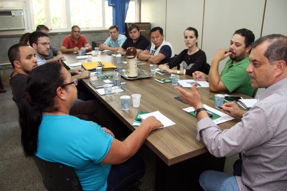 PROCON se reúne para ouvir e orientar proprietários de bares, restaurantes e similares