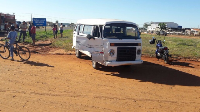 Três-lagoense se fere em batida violenta com Kombi