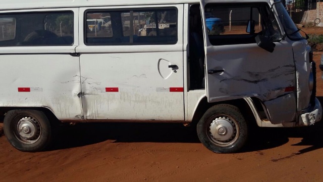 Três-lagoense se fere em batida violenta com Kombi