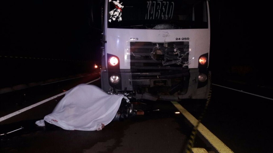 Após colisão frontal com caminhão na BR 267, motociclista vem a óbito