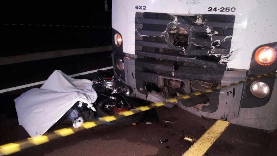 Após colisão frontal com caminhão na BR 267, motociclista vem a óbito