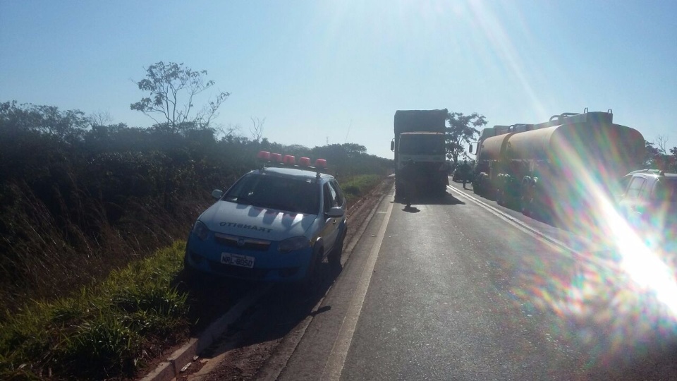 Mãe filha morrem após o carro que estavam cair em rio