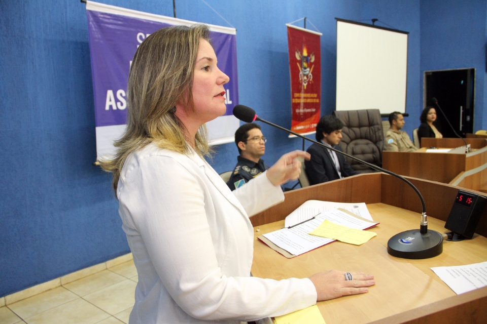 Crianças e adolescentes do Bombeiros do Amanhã são graduados