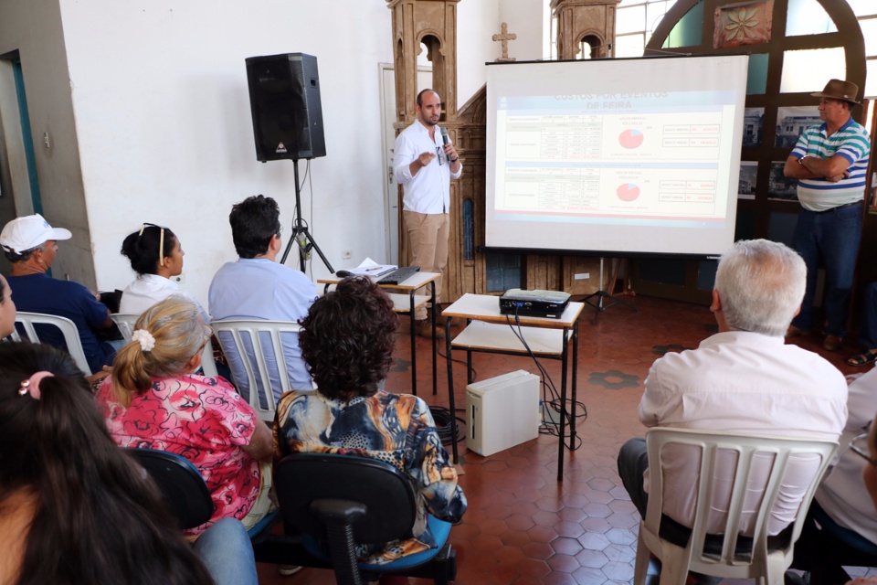 Prefeitura e Feira Livre de Três Lagoas prestam contas e discutem melhorias