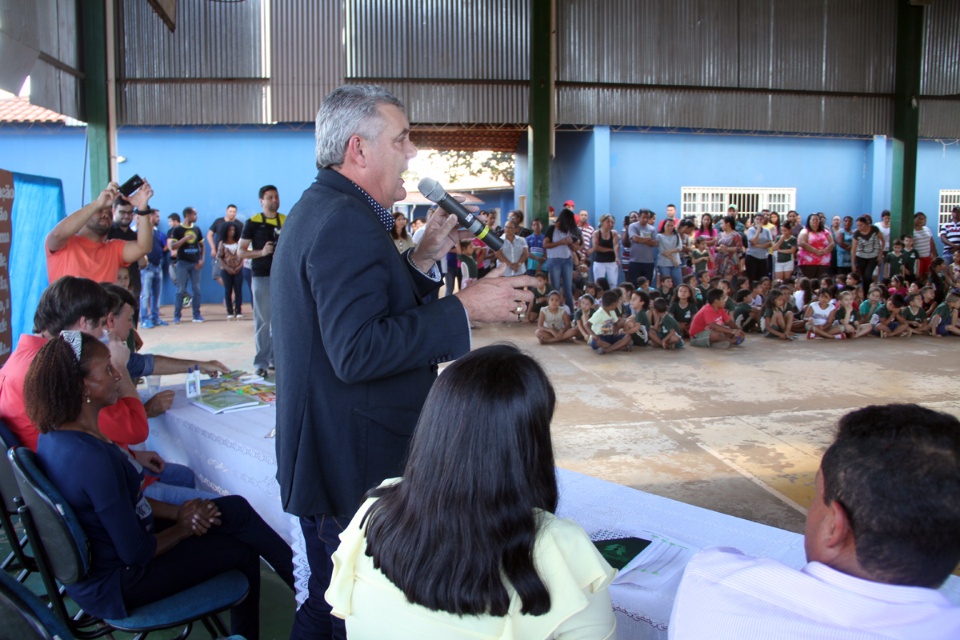 Prefeitura de Três Lagoas entrega mais de 15.600 kits escolares para a REME